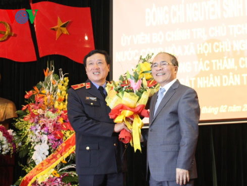 ประธานรัฐสภา เหงียนซิงหุ่ง ให้ความสำคัญต่อหน้าที่เผยแพร่รัฐธรรมนูญสู่ชีวิต